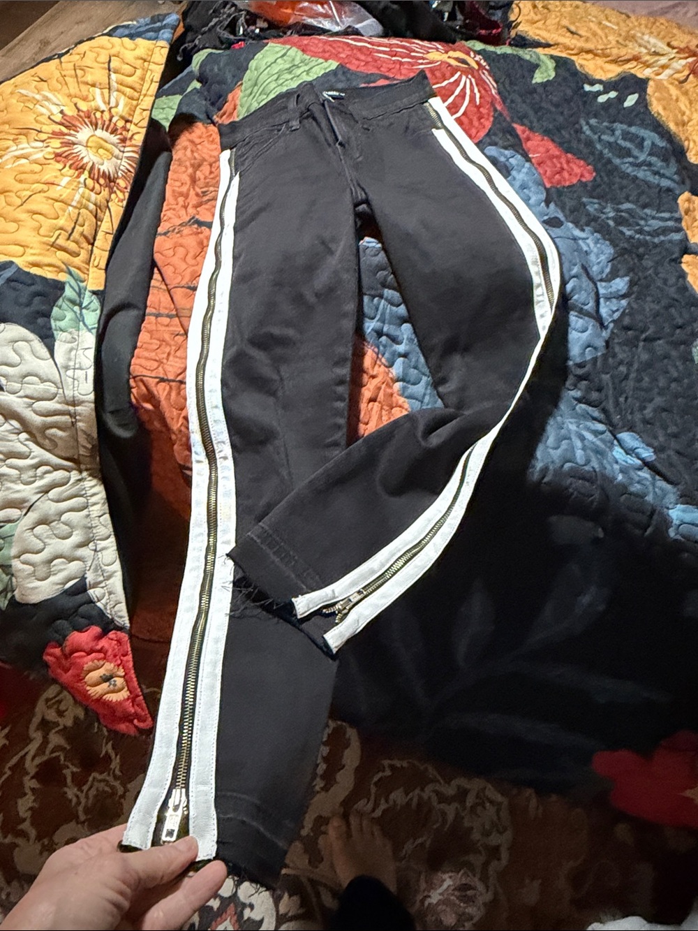 Etienne Marcel Women’s girls Black Side-Strip Zipper size 25 w/26” inseam